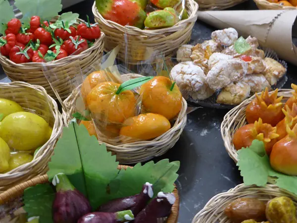 pasticceria-D'Ambra-Lipari-frutta-martorana (11)