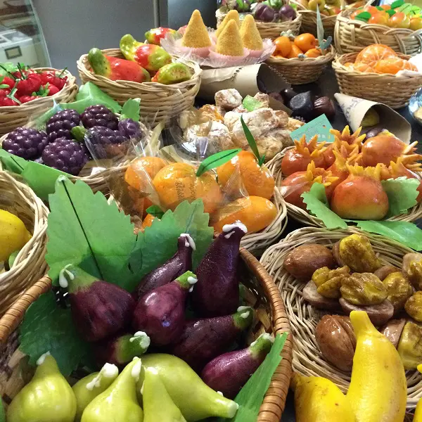 pasticceria-D'Ambra-Lipari-frutta-martorana (6)