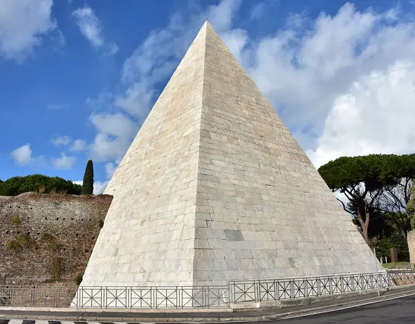 piramide-Cestius-Rome-Testaccio