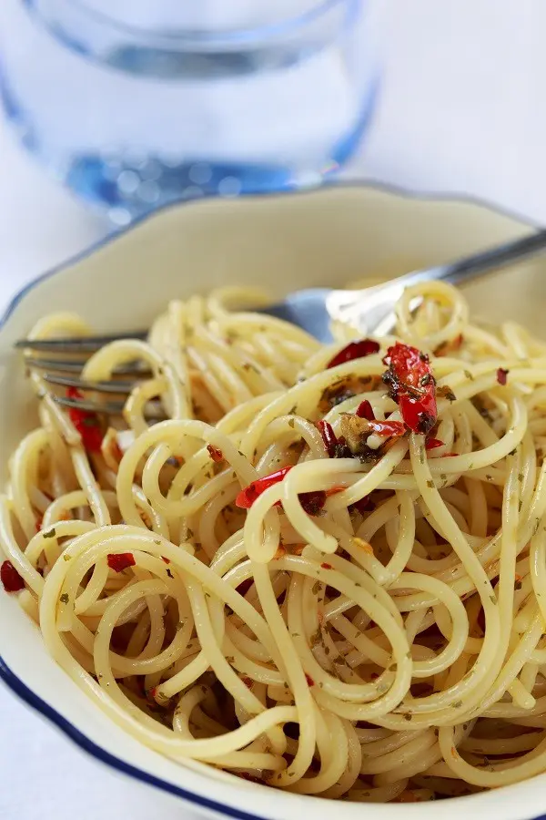 spaghetti-aglio-olio-peperoncino