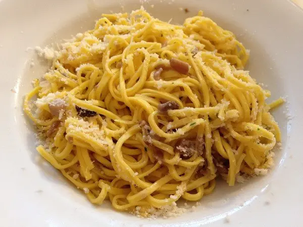 spaghetti-alla-carbonara (5)
