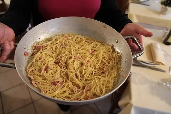 spaghetti-alla-carbonara (6)