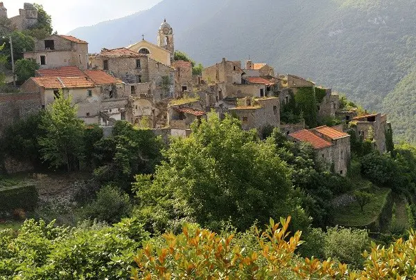 spookstad-Italie-Balestrino