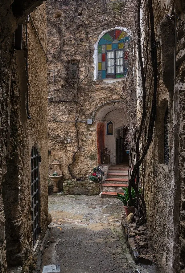 spookstad-Italie-Bussana Vecchia (1)