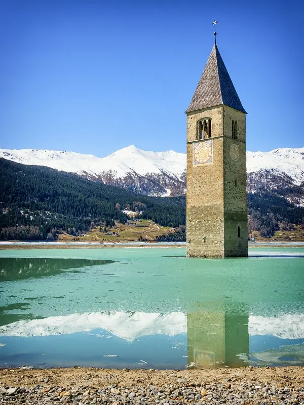 spookstad-Italie-Curon-Venosta-Lago-di-Resia