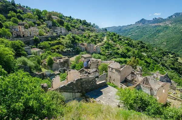 spookstad-Italie-Gairo