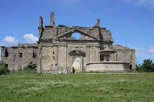 spookstad-Italie-Monterano-2