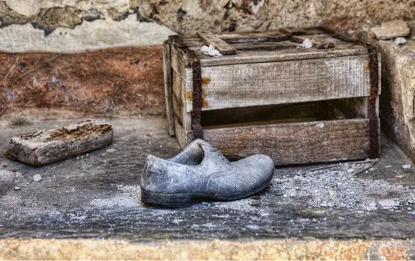 spookstad-Italie-Poggioreale-schoen