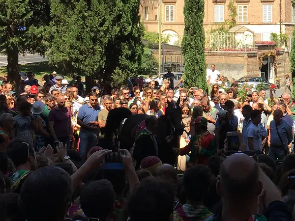 zegening-paard-Drago-Palio-Siena (4)