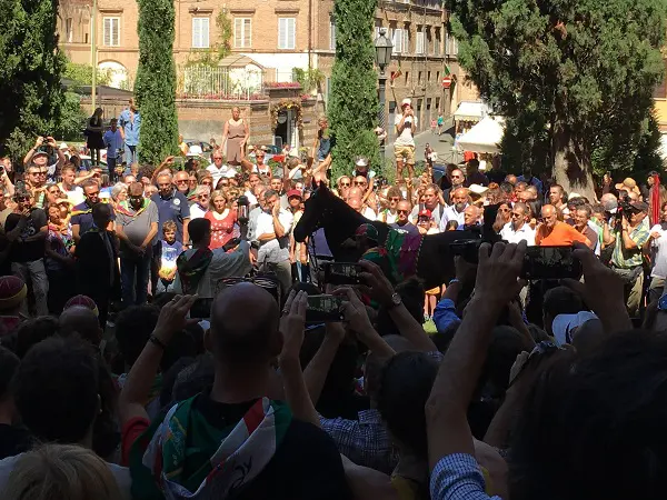 zegening-paard-Drago-Palio-Siena (9)