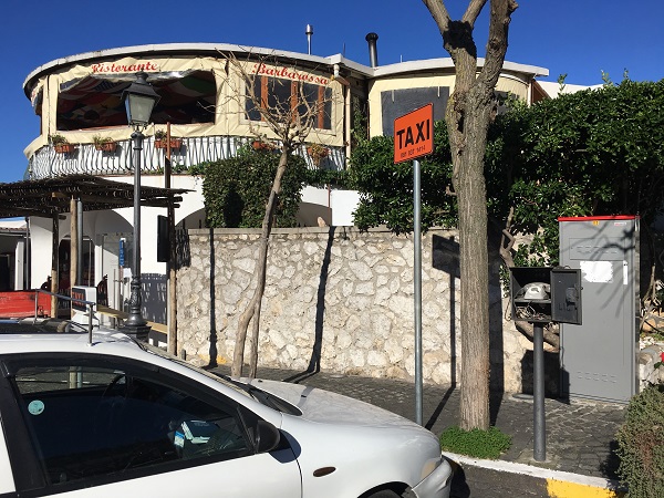 anacapri-piazza-taxi