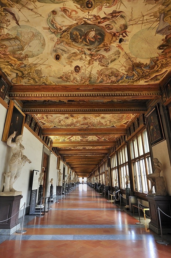 Galleria-degli-Uffizi-Florence (1)