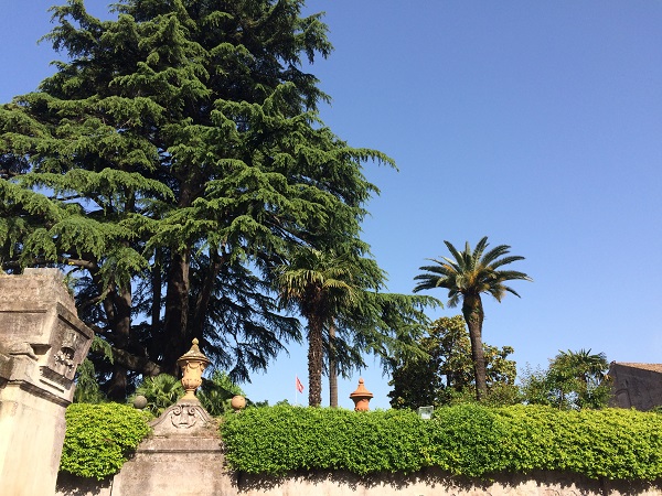 Piazza-dei-Cavalieri-di-Malta-Aventijn-Rome (1)