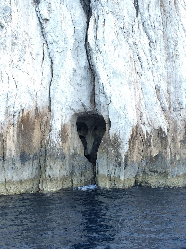 varen-Capri-boottocht-grot-schedel